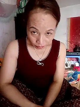 Snapshot of suka-bae chatting on 4, 10, 2025 suka-bae online show from 4, 10, 2025