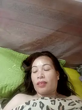 Snapshot of suka-bae chatting on 12, 10, 2025 suka-bae online show from 12, 10, 2025