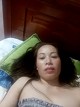 Snapshot of suka-bae chatting on 16, 10, 2025 suka-bae online show from 16, 10, 2025