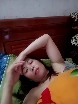 Snapshot of suka-bae chatting on 18, 10, 2025 suka-bae online show from 18, 10, 2025