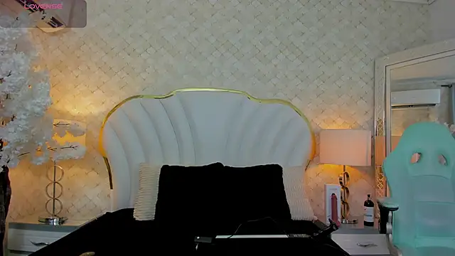 NaiaWhisper online show from 13, 2, 2026