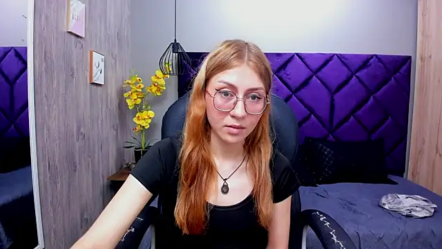 ChloeCampbell03 online show from 29, 9, 2025