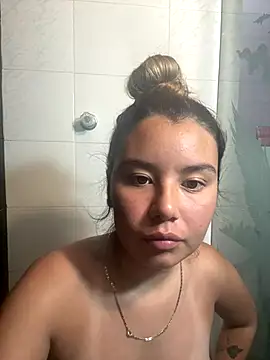 Snapshot of Violettt_hot chatting on 5, 10, 2025 Violettt hot online show from 5, 10, 2025