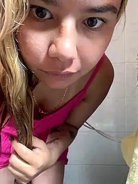 Snapshot of Violettt_hot chatting on 6, 10, 2025 Violettt hot online show from 6, 10, 2025