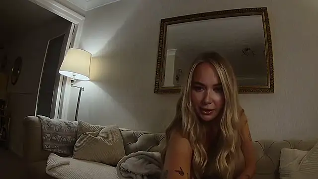 Snapshot of BarbieDolly_x chatting on 28, 9, 2025 BarbieDolly x online show from 28, 9, 2025