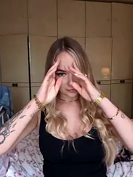 Snapshot of BarbieDolly_x chatting on 3, 10, 2025 BarbieDolly x online show from 3, 10, 2025