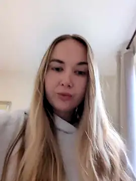 Snapshot of BarbieDolly_x chatting on 30, 10, 2025 BarbieDolly x online show from 30, 10, 2025