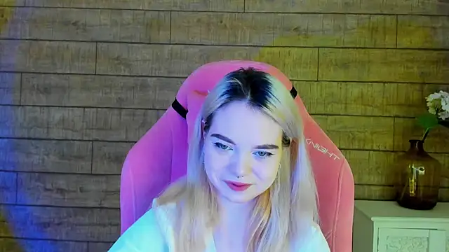 Snapshot of AnnaDelon chatting on 15, 10, 2025 AnnaDelon online show from 15, 10, 2025
