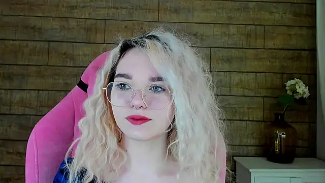 Snapshot of AnnaDelon chatting on 17, 10, 2025 AnnaDelon online show from 17, 10, 2025