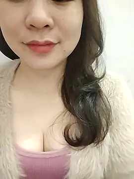 Girl Shy2000 online show from 4, 2, 2026