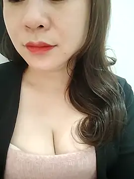 Girl Shy2000 online show from 2, 3, 2026