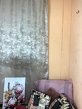 Snapshot of Caramel102004 chatting on 1, 10, 2025 Caramel102004 online show from 1, 10, 2025