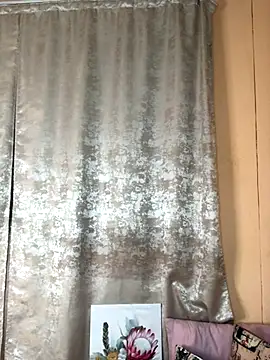 Snapshot of Caramel102004 chatting on 9, 10, 2025 Caramel102004 online show from 9, 10, 2025