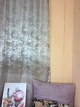 Snapshot of Caramel102004 chatting on 14, 10, 2025 Caramel102004 online show from 14, 10, 2025