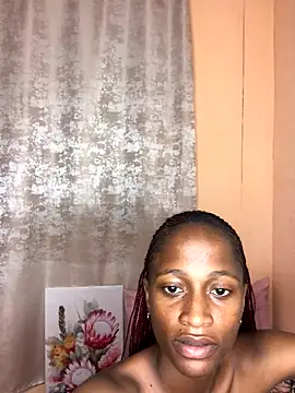 Snapshot of Caramel102004 chatting on 15, 10, 2025 Caramel102004 online show from 15, 10, 2025