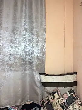 Snapshot of Caramel102004 chatting on 19, 11, 2025 Caramel102004 online show from 19, 11, 2025