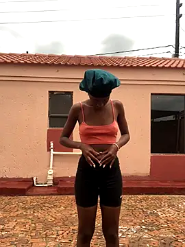 Snapshot of Caramel102004 chatting on 19, 12, 2025 Caramel102004 online show from 19, 12, 2025