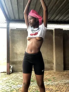 Snapshot of Caramel102004 chatting on 7, 1, 2026 Caramel102004 online show from 7, 1, 2026