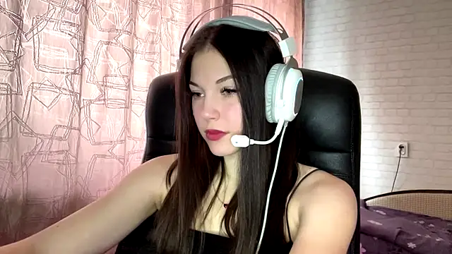 Tyrira glow online show from 5, 10, 2025