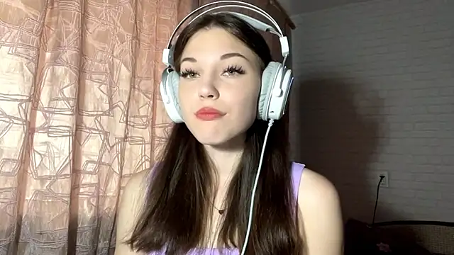 Tyrira glow online show from 9, 10, 2025