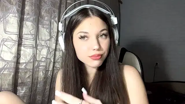 Tyrira glow online show from 15, 10, 2025