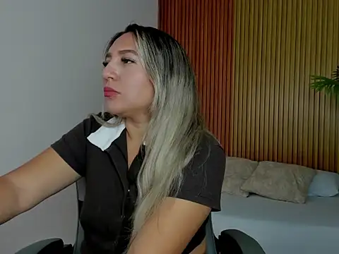 kiara mirren online show from 23, 10, 2025