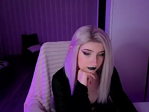 Snapshot of violet-siren-x chatting on 19, 2, 2026 violet-siren-x online show from 19, 2, 2026