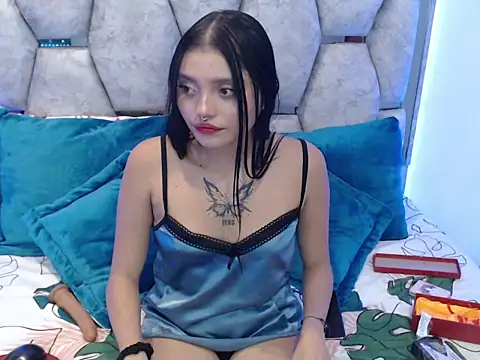 Snapshot of AnalyMilles chatting on 5, 11, 2025 AnalyMilles online show from 5, 11, 2025