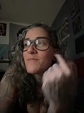 Snapshot of inkdmagz chatting on 8, 10, 2025 inkdmagz online show from 8, 10, 2025