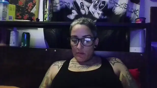 Snapshot of inkdmagz chatting on 12, 11, 2025 inkdmagz online show from 12, 11, 2025