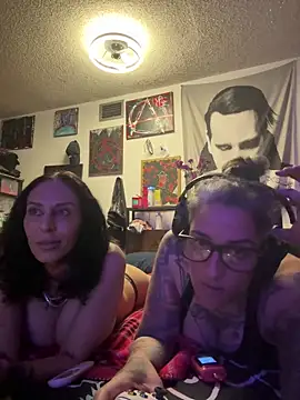 Snapshot of inkdmagz chatting on 13, 11, 2025 inkdmagz online show from 13, 11, 2025