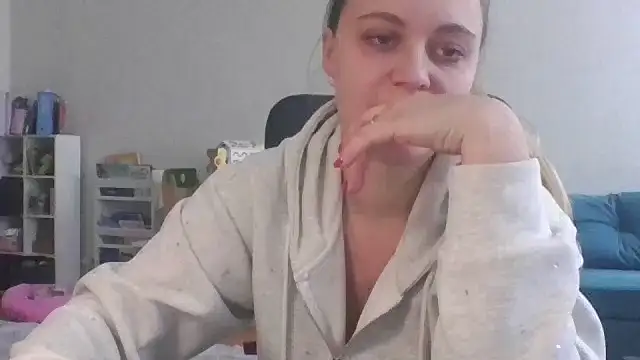 Snapshot of Cynoraye chatting on 9, 2, 2026 Cynoraye online show from 9, 2, 2026