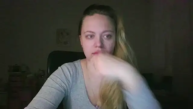 Snapshot of Cynoraye chatting on 4, 3, 2026 Cynoraye online show from 4, 3, 2026