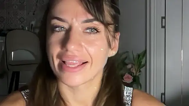 Snapshot of Roriann chatting on 14, 2, 2026 Roriann online show from 14, 2, 2026