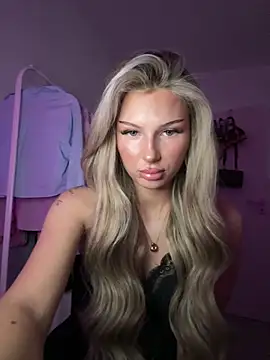 Snapshot of blondeeee chatting on 12, 6, 2026 blondeeee online show from 12, 6, 2026