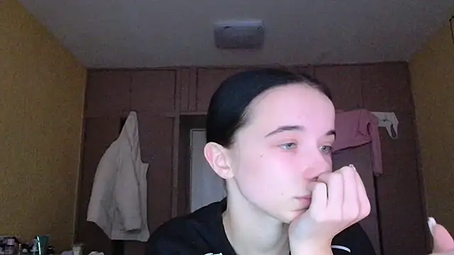 Emilia Light online show from 25, 11, 2025