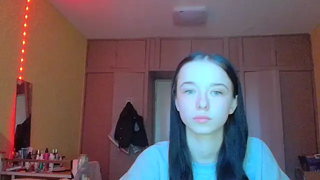 Emilia Light online show from 15, 4, 2026