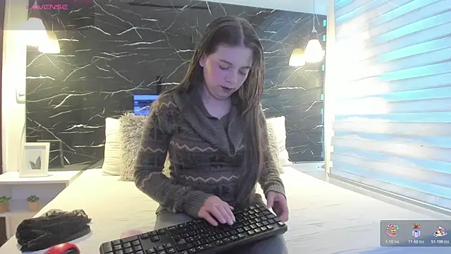 ZOE LE online show from 4, 2, 2026