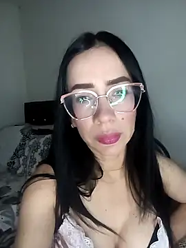 YaraDuartee online show from 7, 4, 2026