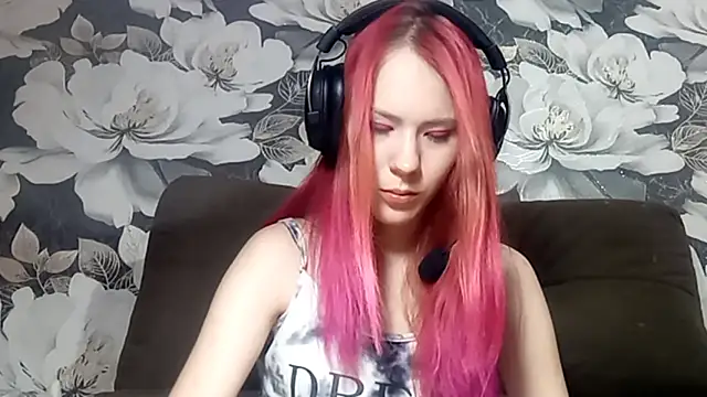 LiaCusson online show from 20, 10, 2025