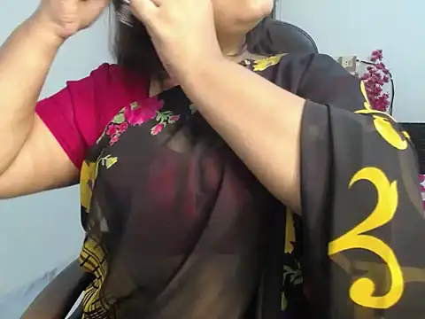 Queen Homaira online show from 3, 11, 2025