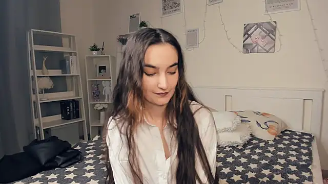 Snapshot of EmmaBuffley chatting on 31, 10, 2025 EmmaBuffley online show from 31, 10, 2025