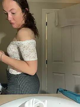 sexybriiiixoxo online show from 10, 5, 2026