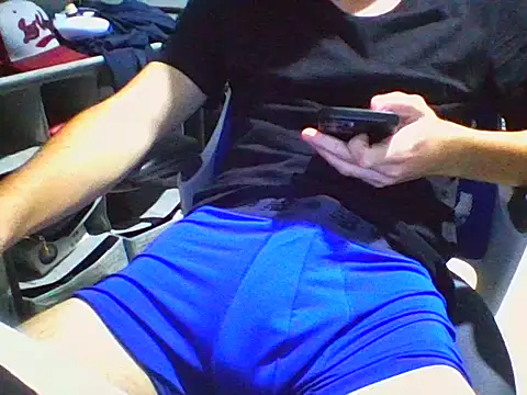 Snapshot of AlbertoRuiz086 chatting on 5, 11, 2025 AlbertoRuiz086 online show from 5, 11, 2025