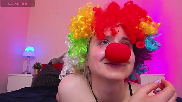 Snapshot of CamillaDreamer chatting on 7, 10, 2025 CamillaDreamer online show from 7, 10, 2025
