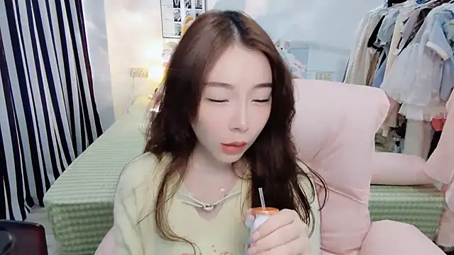 Snapshot of Gardenia-222 chatting on 4, 11, 2025 Gardenia-222 online show from 4, 11, 2025