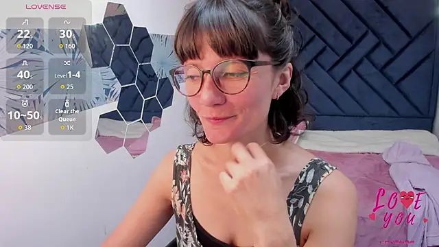 Snapshot of Valery_More__ chatting on 6, 7, 2026 Valery More online show from 6, 7, 2026