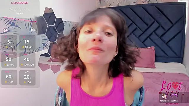 Snapshot of Valery_More__ chatting on 8, 7, 2026 Valery More online show from 8, 7, 2026