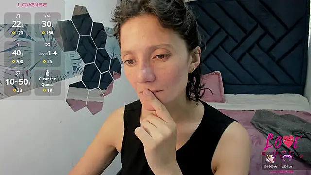 Snapshot of Valery_More__ chatting on 9, 7, 2026 Valery More online show from 9, 7, 2026