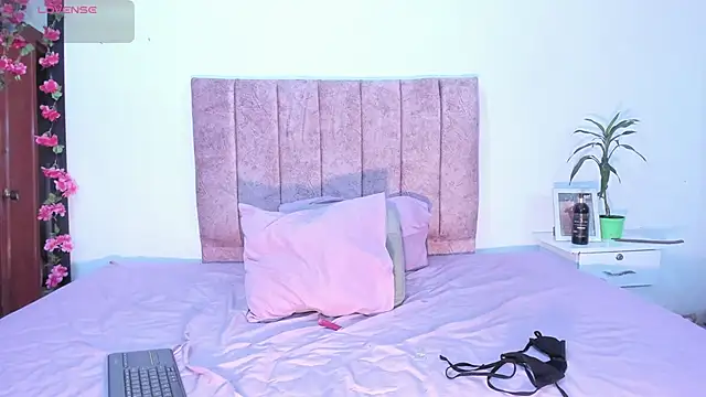 Mila 1wood online show from 8, 2, 2026